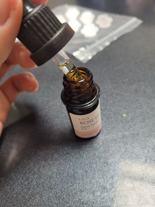 라라로즈데이 시즌2 천연 아로마오일 Y존 케어 속옷향수 이너퍼퓸 5ml  여성의 자존감을 UP시키자 — 5점을 준 리뷰어가 2021년 10월 올린 사용 사진