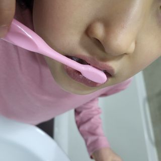 치과에서 쓰는 치약 _ 라벨제로 저불소 꼬마, 키즈, 유아, 베이비, 주니어 안전한 어린이치약 — 5점을 준 리뷰어가 2023년 3월 올린 사용 사진