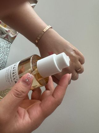 스킨1004 [SKIN1004] 마다가스카르 센텔라 라이트 클렌징 오일 200ml — 5점을 준 리뷰어가 2024년 7월 올린 사용 사진