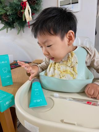 치과에서 쓰는 치약 _ 라벨제로 저불소 꼬마, 키즈, 유아, 베이비, 주니어 안전한 어린이치약 — 4점을 준 리뷰어가 2022년 12월 올린 사용 사진