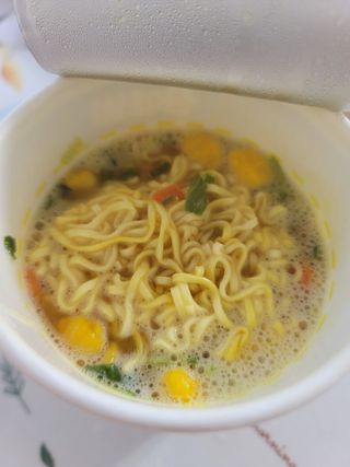 NISSIN 닛신 컵누들  4종 - 씨푸드오리지날, 씨푸드 스파이시, 씨푸드 커리, 씨푸드 XO소스 — 5점을 준 리뷰어가 2022년 12월 올린 사용 사진