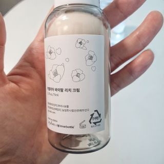 제주인디 카멜리아 바이탈 리치크림 (이너보틀 에디션) — 5점을 준 리뷰어가 2023년 4월 올린 사용 사진