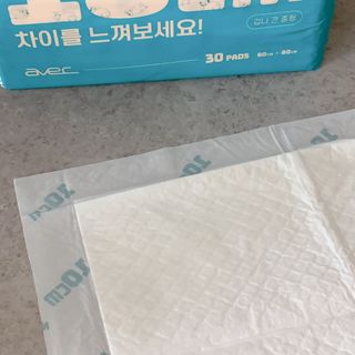 아베크 펫 와이드 프리미엄 대형 애견 강아지 배변 패드 30매 1팩 80g — 5점을 준 리뷰어가 2021년 7월 올린 사용 사진