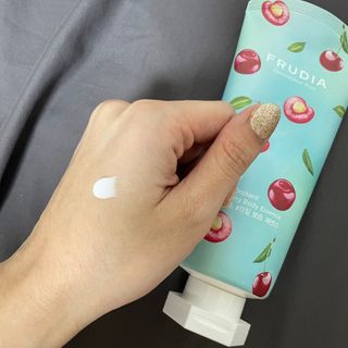 [후르디아] 과즙 뿜뿜_체리 바디워시+바디에센스 세트 — 4.5점을 준 리뷰어가 2021년 1월 올린 사용 사진