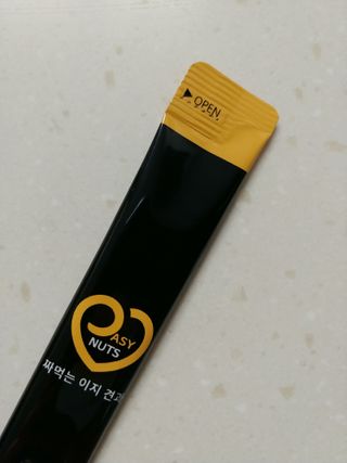 짜먹는 이지견과 짜먹는 이지아몬드, 짜먹는 이지허니피넛, 짜먹는 이지캐슈넛 각 10g X  10포 — 5점을 준 리뷰어가 2021년 2월 올린 사용 사진
