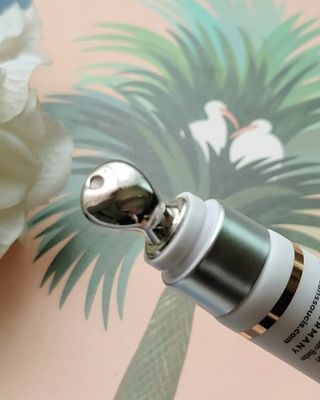산수시 일루미네이팅 펄 영양 다크서클 스틱 아이 크림 케어 15ml — 5점을 준 리뷰어가 2021년 6월 올린 사용 사진