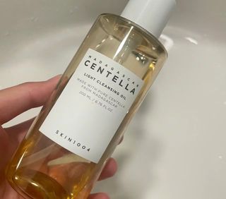 스킨1004 [SKIN1004] 마다가스카르 센텔라 라이트 클렌징 오일 200ml — 4점을 준 리뷰어가 2024년 7월 올린 사용 사진