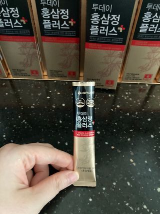 서울약사신협_투데이홍삼정플러스스틱_10g x 60포 — 5점을 준 리뷰어가 2021년 6월 올린 사용 사진