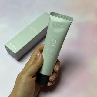 르핸스 퍼포밍 2 핸드&네일 비반트포렛/베티버포그 — 5점을 준 리뷰어가 2023년 1월 올린 사용 사진