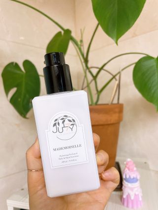 줄라이 모닝 _ JULY MORNING 줄라이모닝 하이드레이팅 퍼퓸드 바디앤핸드 에멀젼 — 5점을 준 리뷰어가 2021년 8월 올린 사용 사진
