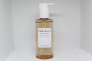 스킨1004 [SKIN1004] 마다가스카르 센텔라 라이트 클렌징 오일 200ml — 5점을 준 리뷰어가 2024년 8월 올린 사용 사진