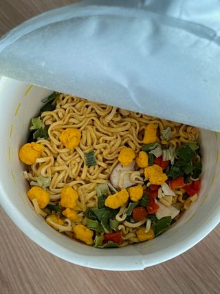 NISSIN 닛신 컵누들  4종 - 씨푸드오리지날, 씨푸드 스파이시, 씨푸드 커리, 씨푸드 XO소스 — 5점을 준 리뷰어가 2022년 11월 올린 사용 사진