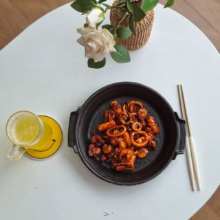 화끈한녀석들 새오똥400g 새우,오징어,똥집 볶음요리 소스,밀떡, 참기름 포함 — 4.5점을 준 리뷰어가 2022년 11월 올린 사용 사진