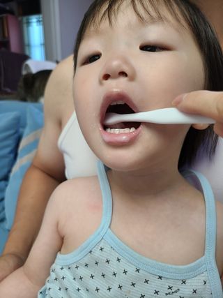 닥터데디스 안심무불소 베이비치약 60g + 여행용 미니 치약 15g — 4점을 준 리뷰어가 2022년 7월 올린 사용 사진