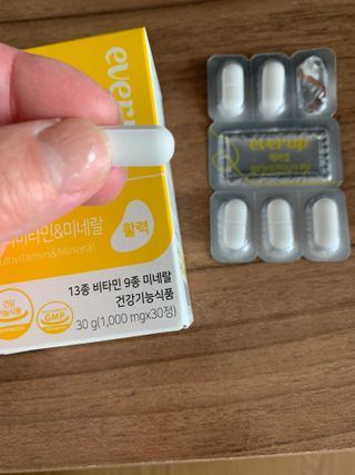[몸엔용] 에버업 멀티비타민&미네랄, 눈건강 루테인 혈행건강 오메가3, 면역 프로바이오틱스 3종 택1 — 4.5점을 준 리뷰어가 2022년 4월 올린 사용 사진