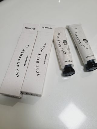 멈칫(MUMCHIT) 넥퍼퓸 NECKPERFUME 2가지 향 — 5점을 준 리뷰어가 2021년 11월 올린 사용 사진
