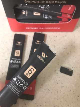 [푸름웰니스] 프리미엄 6년근 홍삼스틱 3mg x 100포 — 5점을 준 리뷰어가 2022년 3월 올린 사용 사진