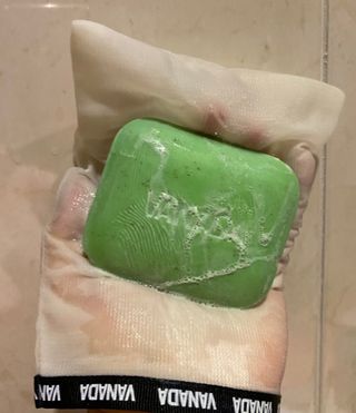 바나다바디케어 때잡이 알프레도 때비누 100g 기획세트 — 5점을 준 리뷰어가 2021년 9월 올린 사용 사진