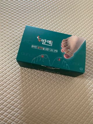휜 발가락이 아프다면..발가락 스트레칭 보조용품 쿨핀 두발애(1set-2개입) — 4.5점을 준 리뷰어가 2022년 6월 올린 사용 사진