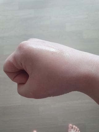 [후르디아] 올리브영 착한보습 비건 립버터 2종 — 5점을 준 리뷰어가 2023년 2월 올린 사용 사진