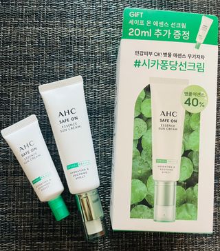 [AHC] 세이프온 에센스 선크림 올리브영 스페셜 증정 기획세트 — 4.5점을 준 리뷰어가 2022년 6월 올린 사용 사진