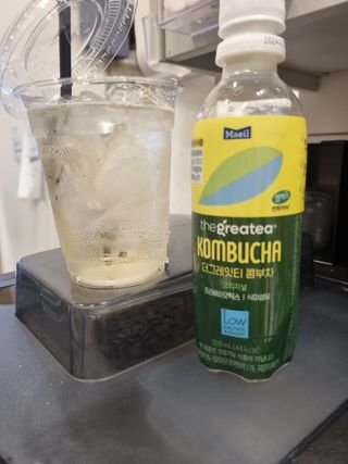 더그레잇티 콤부차 [매일유업] 더그레잇티 44kcal 콤부차 300ml *12개입 (오리지널 6개+베리리치 6개) — 4점을 준 리뷰어가 2023년 8월 올린 사용 사진