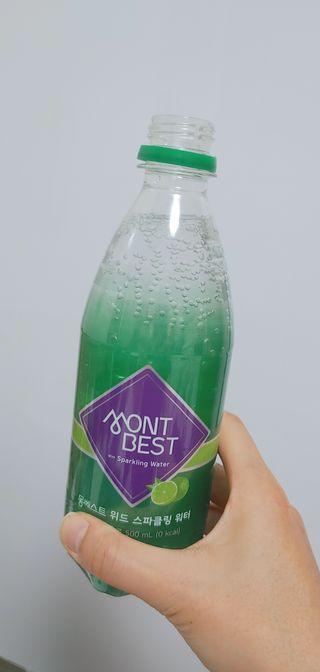몽베스트 Montbest with Sparkling water Lime20병 — 5점을 준 리뷰어가 2022년 5월 올린 사용 사진
