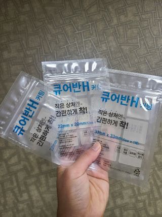 [큐어반H 커팅] 간편하게 떼서 쓰는 자외선차단 습윤밴드 (1팩/30매입) — 4.5점을 준 리뷰어가 2022년 12월 올린 사용 사진
