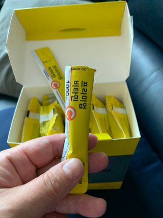 서울약사신협 프리미엄 비타민C 1,000mg_2.5g x 50포 — 5점을 준 리뷰어가 2021년 9월 올린 사용 사진