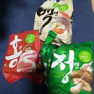 [풀무원] 자연은맛있다 정면, 백면, 홍면  세트 — 4.5점을 준 리뷰어가 2021년 4월 올린 사용 사진