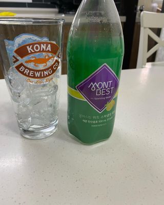 몽베스트 Montbest with Sparkling water Plain 20병 — 5점을 준 리뷰어가 2021년 11월 올린 사용 사진