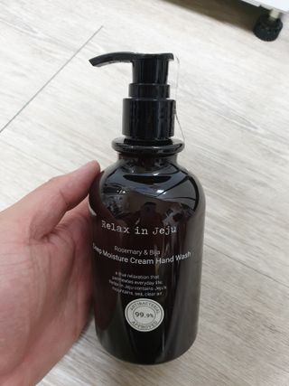 릴랙스인제주 릴랙스 인 제주 로즈마리 앤 비자 딥 모이스처 크림 핸드워시 — 4.5점을 준 리뷰어가 2021년 4월 올린 사용 사진