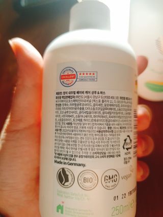 mom e 맘이 내추럴 베이비 케어 샴푸앤바스+로션 — 5점을 준 리뷰어가 2021년 1월 올린 사용 사진