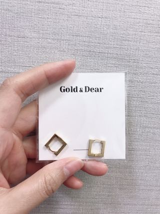 [골드앤디어] 14K 사각 네모 원터치 귀걸이_3color — 4.5점을 준 리뷰어가 2021년 6월 올린 사용 사진