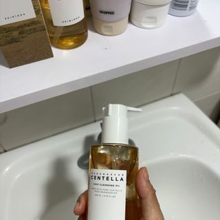 스킨1004 [SKIN1004] 마다가스카르 센텔라 라이트 클렌징 오일 200ml — 5점을 준 리뷰어가 2024년 8월 올린 사용 사진