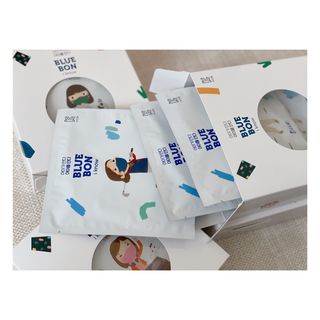 [블루 본 아이노우] 유아용 컬러마스크 40 PCS SET 2중 택 1 — 4점을 준 리뷰어가 2021년 4월 올린 사용 사진