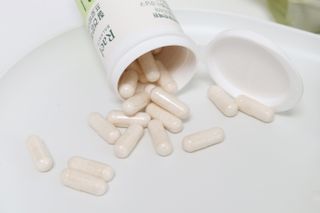 라엘 밸런스 3종 (질 건강 리스펙타 프로바이오틱스, 월경케어 보라지유, 요로건강 크랜베리) 랜덤 증정 1개 — 4점을 준 리뷰어가 2022년 11월 올린 사용 사진