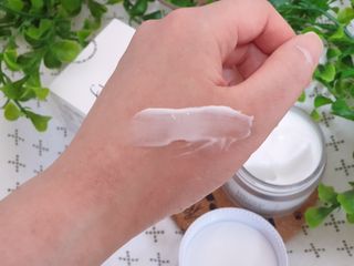 플레라디 에델바이스 인리치드 머랭 크림 — 4점을 준 리뷰어가 2021년 4월 올린 사용 사진