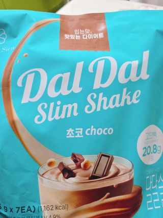 달달슬림쉐이크 [블로그]달달슬림 맛있는 단백질 쉐이크 파우치 다이어트 식사대용 프로틴 파우더 보충제 — 5점을 준 리뷰어가 2025년 10월 올린 사용 사진