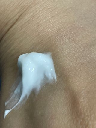 [위켄더스] 끈적임 없이 수분감을 채워주는 핸드& 바디로션 1종 랜덤발송 — 5점을 준 리뷰어가 2022년 5월 올린 사용 사진
