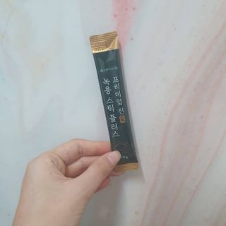 서울약사신협_프리미엄 진 녹용스틱 플러스10g x 30포 — 5점을 준 리뷰어가 2021년 8월 올린 사용 사진