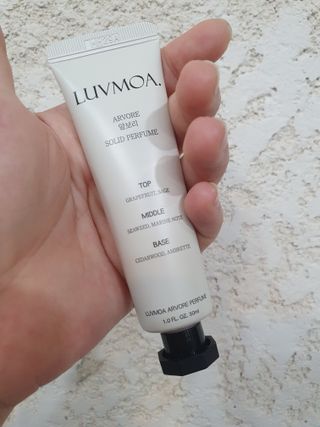 러브모아 향수 고체향수 승무원 고체향수 바르는 향수 니치향수 도손 우드세이지 앤 씨솔트 — 5점을 준 리뷰어가 2022년 10월 올린 사용 사진