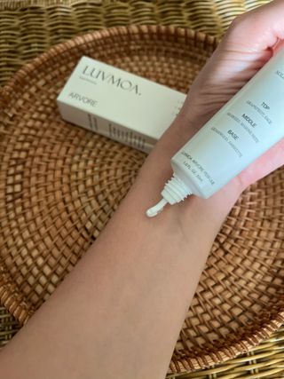 러브모아 향수 고체향수 승무원 고체향수 바르는 향수 니치향수 도손 우드세이지 앤 씨솔트 — 4점을 준 리뷰어가 2022년 11월 올린 사용 사진
