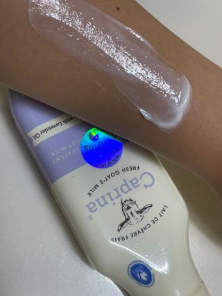 카프리나 산양밀크 모이스춰라이징 바디로션 350ml(라벤더향) — 3.5점을 준 리뷰어가 2023년 5월 올린 사용 사진