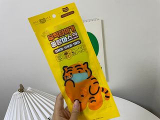 [숨그림]  덴탈마스크 짱구 우리아이 그리고 내가 쓰는 믿을수있는 케릭터 마스크  16종 — 3.5점을 준 리뷰어가 2021년 10월 올린 사용 사진