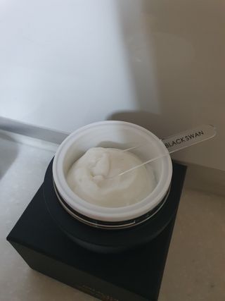 오투에니원 갈락토미세스 비타민 C 프리미엄 블랙스완 크림 50g — 5점을 준 리뷰어가 2022년 12월 올린 사용 사진
