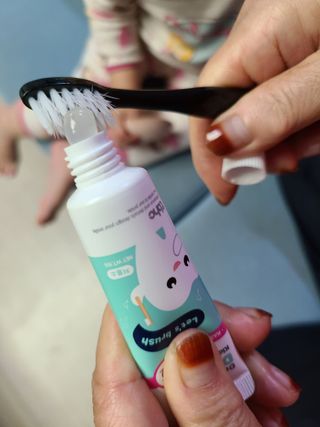 닥터데디스 안심저불소 키즈치약 (라즈베리, 청포도향 중 택 1) 60g +  여행용 미니 치약 15g — 4.5점을 준 리뷰어가 2022년 11월 올린 사용 사진
