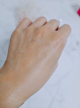 유니베르소 로즈힙 오일 15ml — 5점을 준 리뷰어가 2021년 6월 올린 사용 사진