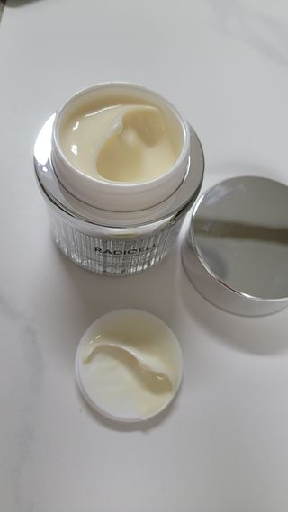 소담스퀘어 상암 라디셀 인텐시브 큐어 크림 50ml — 4점을 준 리뷰어가 2022년 11월 올린 사용 사진