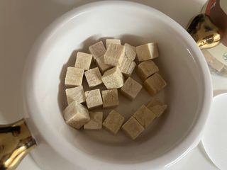 [펫시밀] 원물그대로 영양듬뿍 진공동결건조 북어트릿75g,치킨트릿100g,연어트릿75g 강아지 고양이 간식 — 5점을 준 리뷰어가 2023년 6월 올린 사용 사진